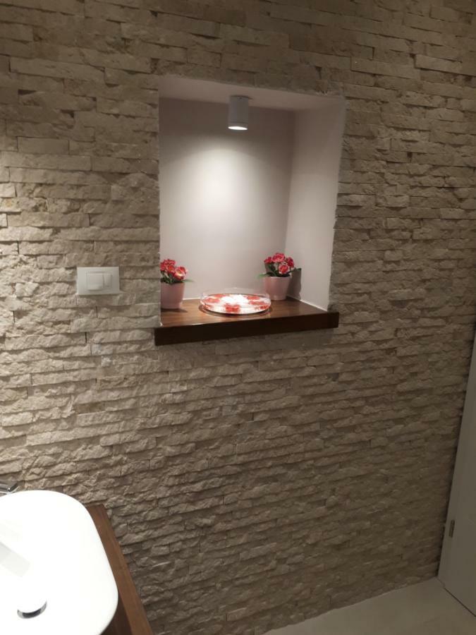 Exclusive City Center Apartment With Garden 罗维尼 外观 照片